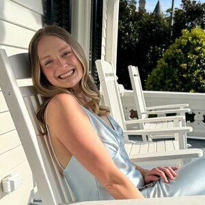 Meet your Posher, Lauren